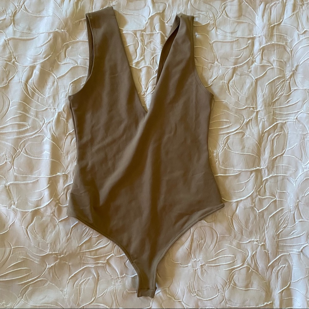 Free People Keep It Sleek Plunging Neckline V-Neck Bodysuit NWT - Picture 7 of 13